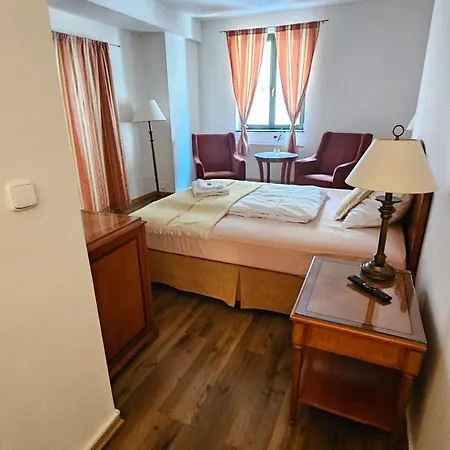 Hotell Opat