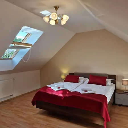 Opat Hotell