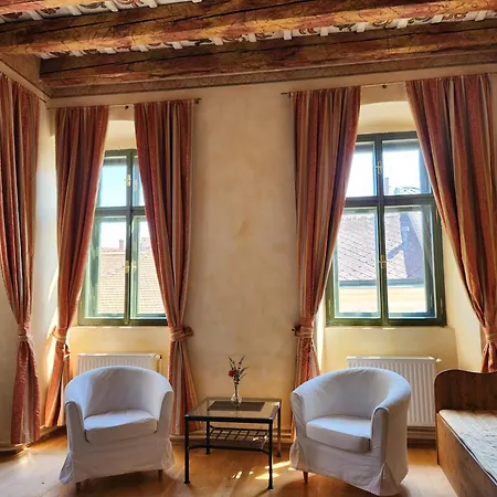 Hotell Opat 4*