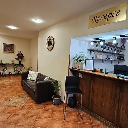 Opat Hotell