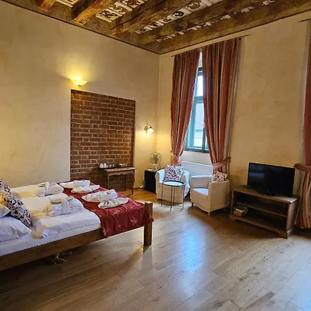 Opat Hotell