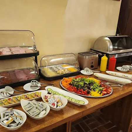 Opat Hotell