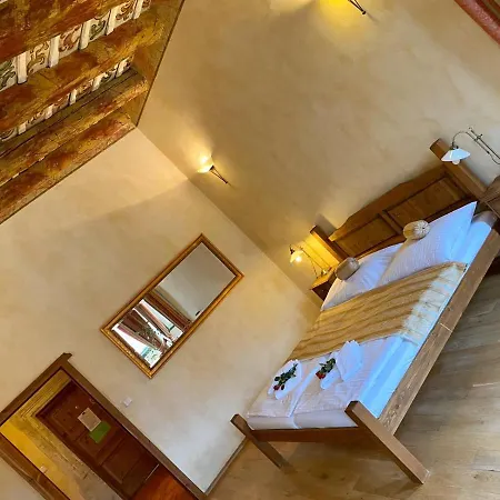 Opat Hotell