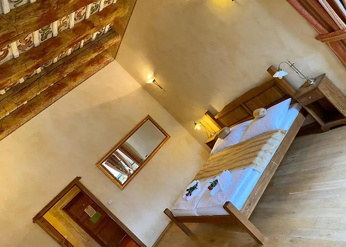 Opat Hotell